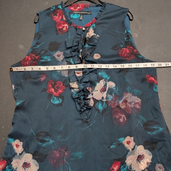 White House Black Market Bluish Green Ruffled Sleeveless Floral Blouse Size 8 - Picture 4 of 9
